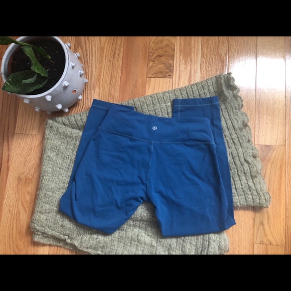 Lululemon under wonder crops size 6 - Picture 1 of 5